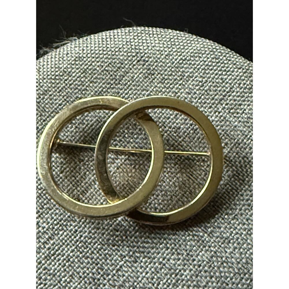 Vintage Gold Tone Signed Castlecliff Double Interlocking Circle Eternity Brooch